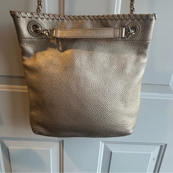 Tory Burch Gold Marion Swingpack Book Bag - Picture 4 of 16